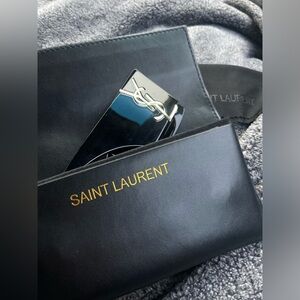 Ysl glasses are in good condition, I’m selling for 800 or throw me a good offer